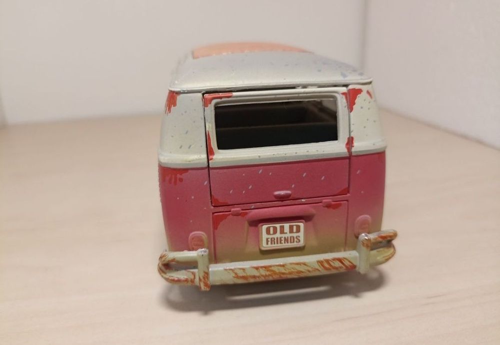 VW samba 
Scara 1:25
Maisto

Pozele reflectă realitatea. Se vinde exac