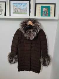 Vând geacă / haina cu umplutură de puf și cu blană naturală vulpe