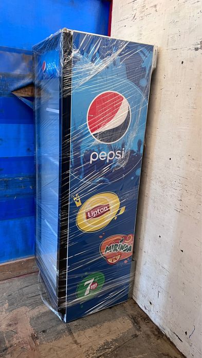 Vitrina frigorifica verticala cu o usa din sticla