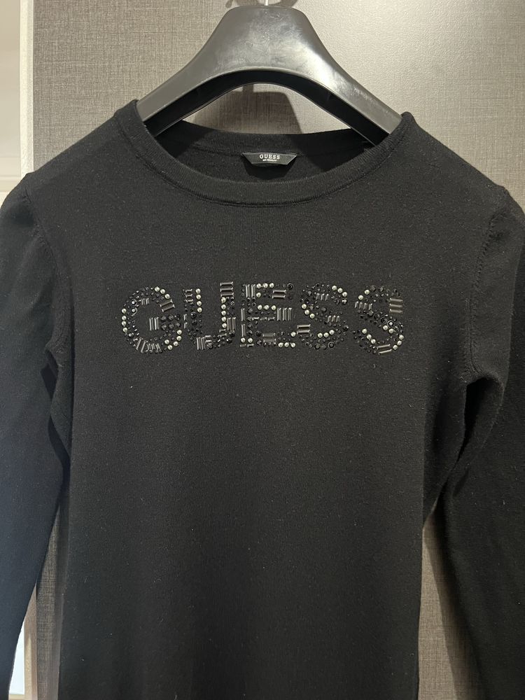 Рокля Guess.