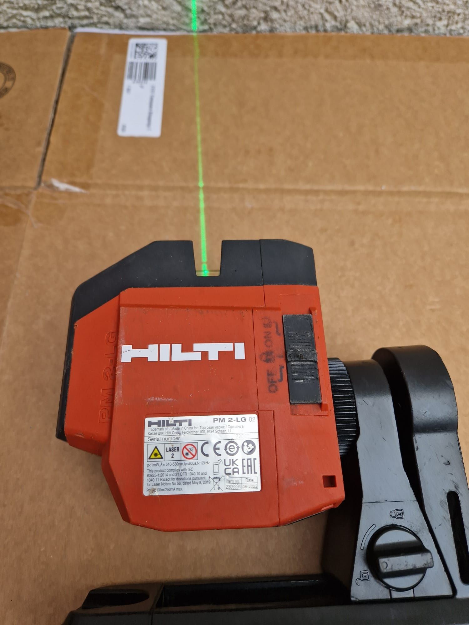 Hilti nivela cu linii verzi