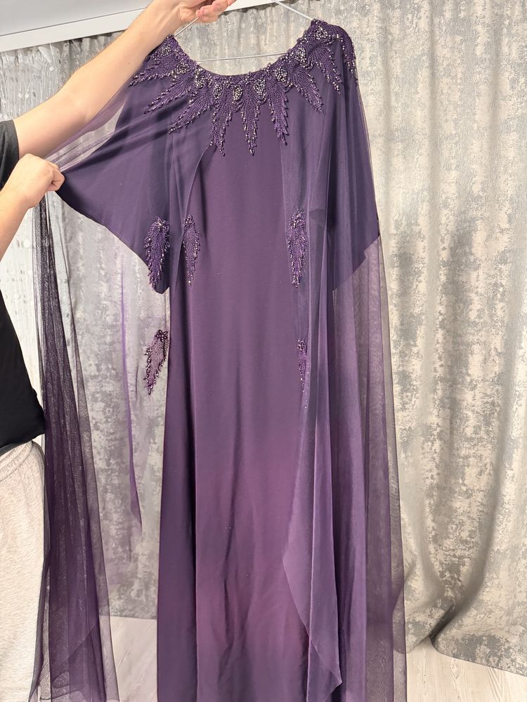 Rochie de seară elegantă.