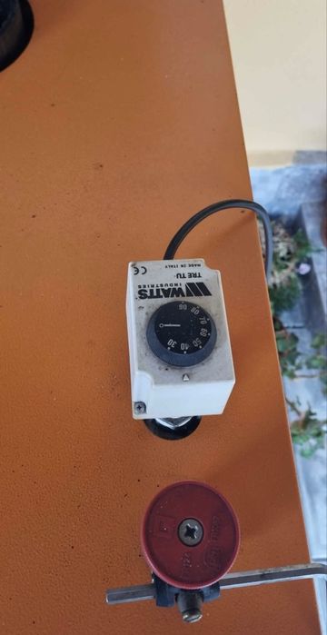 Cazan pe combustibil solid Magdolna 37KW, dotat cu termostat Watts.