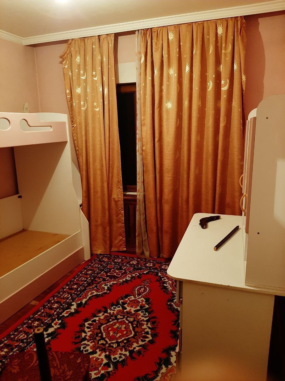 Продается 3ком 2й этаж Юнусабад 9 . Корзинка