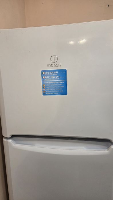 Продавам изгодно много запазен Хладилник Индезит супер цена