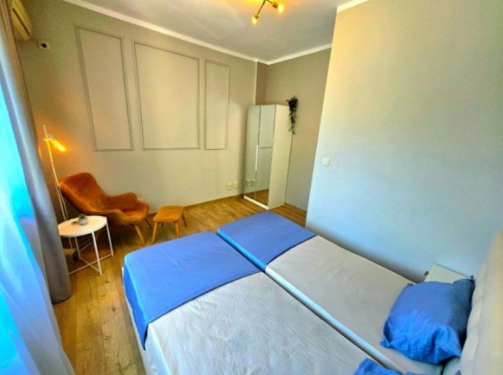 Продава се Тристаен апартамент в София, Център - 68 кв.м за 4044 €/кв.м - Снимка #4