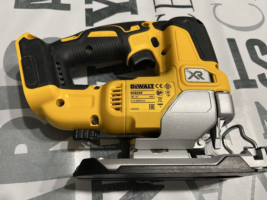 Прободен трион Dewalt DCS334- перфектен