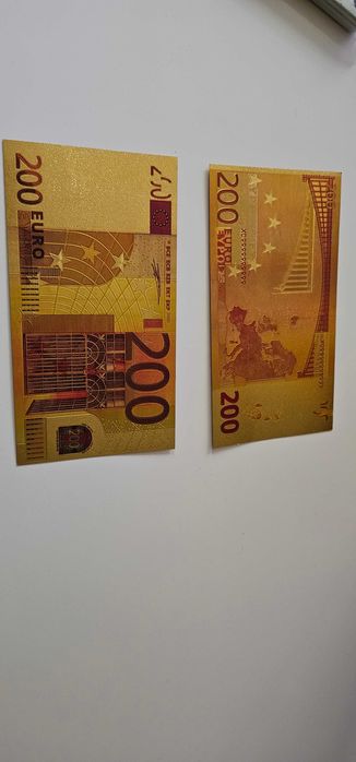 2 bancnote aurite de 200 euro metalice polimer