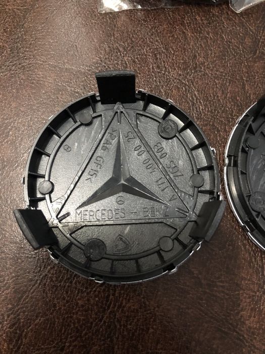 Set 4 capace roti, jante aliaj Mercedes Originale diametru 75 mm NOI