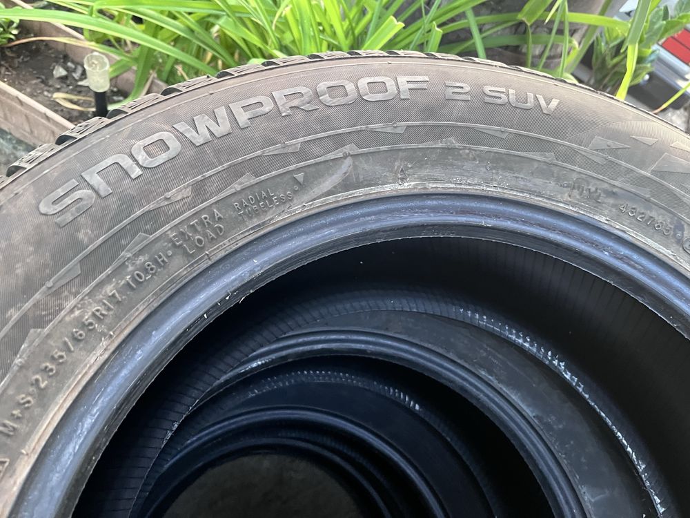Продавам 4бр зимни гуми Nokian 235/65R17