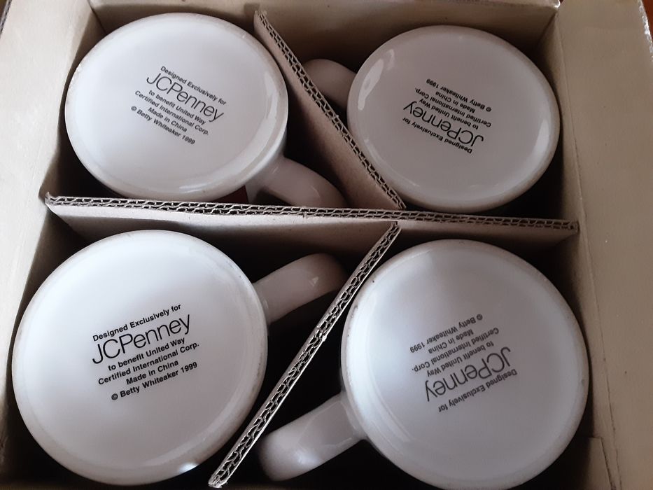 Различни чаши от порцелан и стъкло