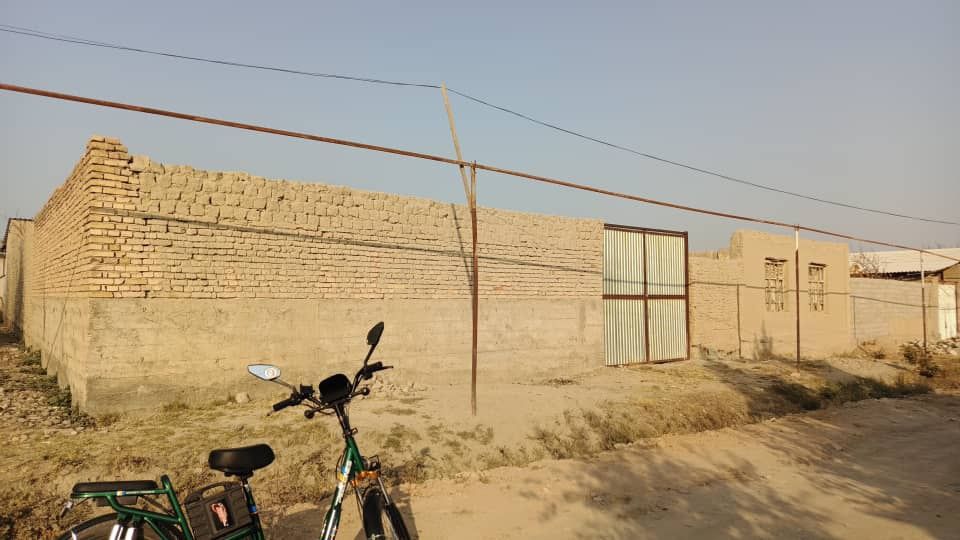 Uchastka sotiladi uglovoyda  7sutiq