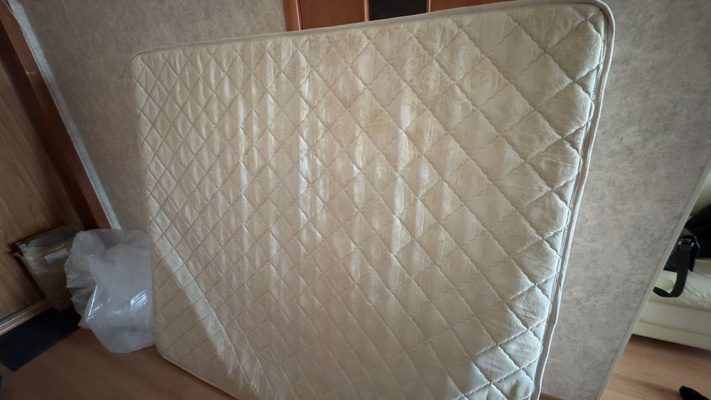 Матрас 180 - 200 бу бесплатно самовывоз с подъезда