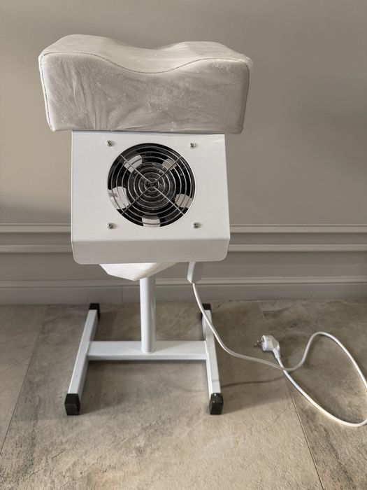 Продам подставку для педикюра с вытяжкой