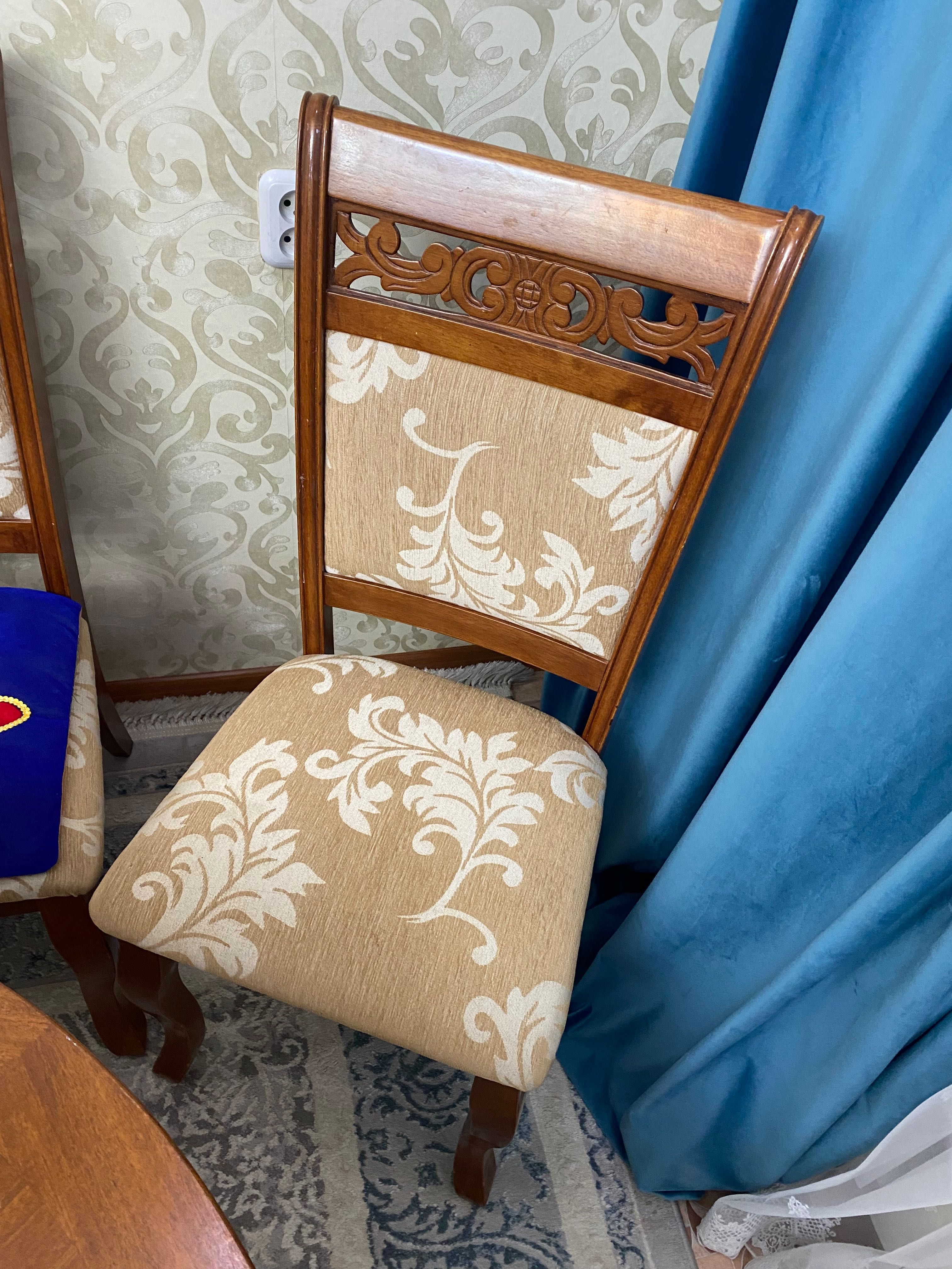 Продается стол и стулья (Малайзия)