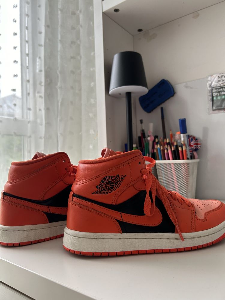 Air Jordan 1 Mid SE Rush Orange Crimson Bliss