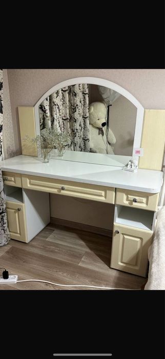 Бесплатно!! Туалетный столик