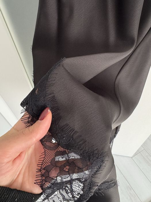 Zara сатенена рокля в черно