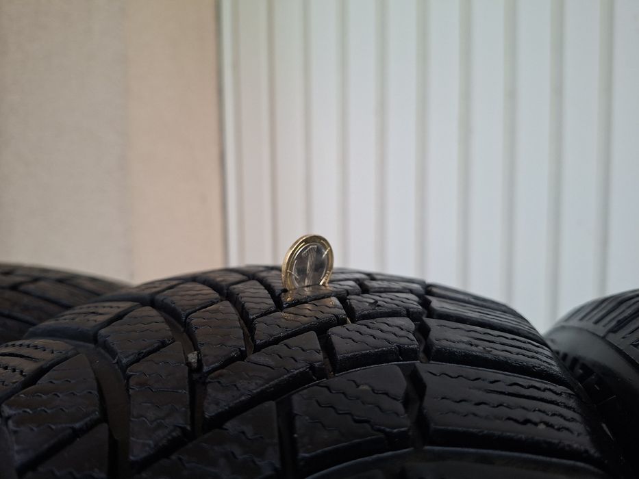 Зимни гуми 205/60/16 Bridgestone