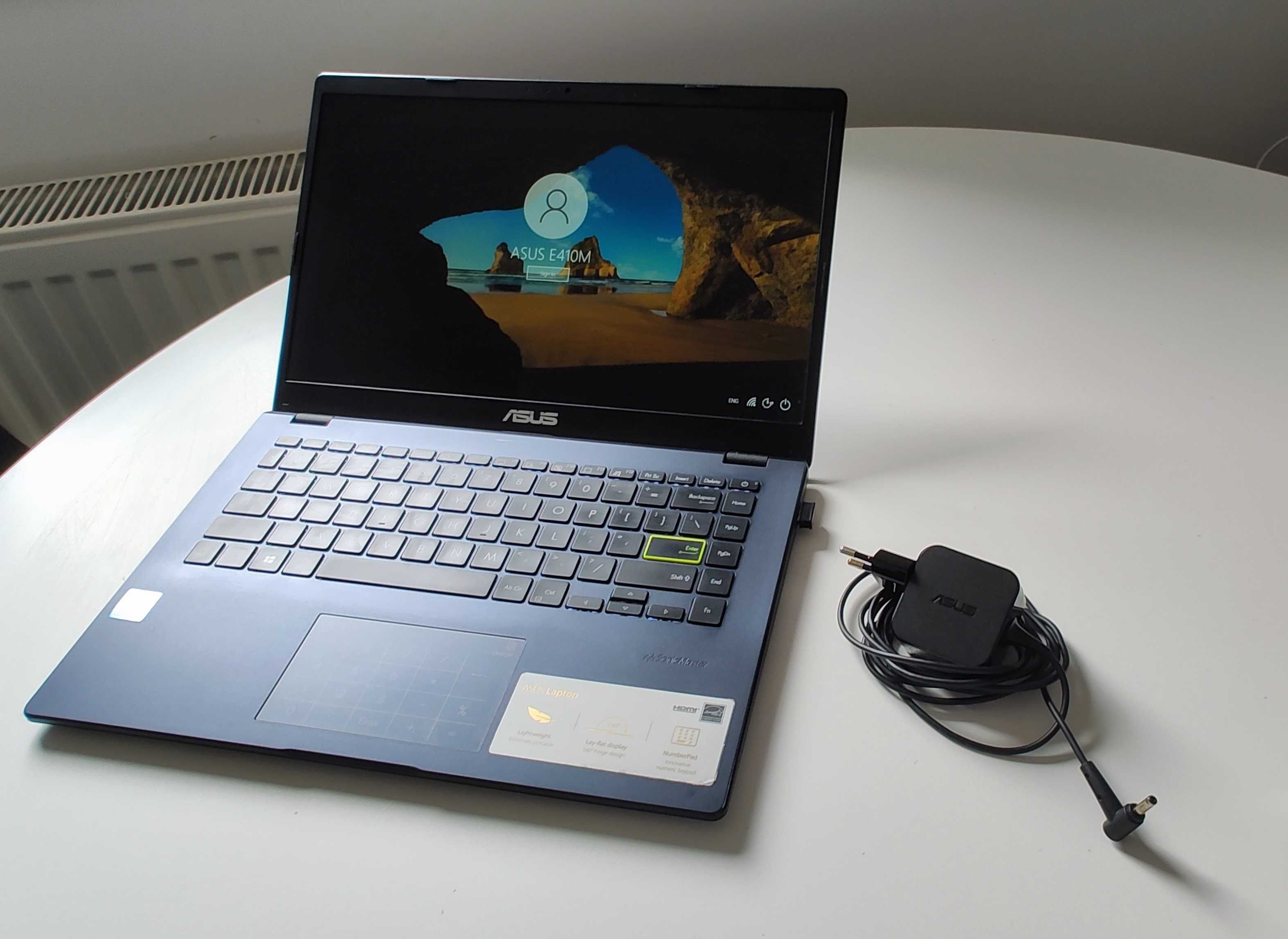 Laptop ultraportabil ASUS - 8gb ram, cpu quad core pentium