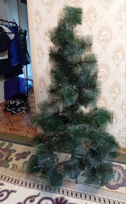 Продам елку искуственную