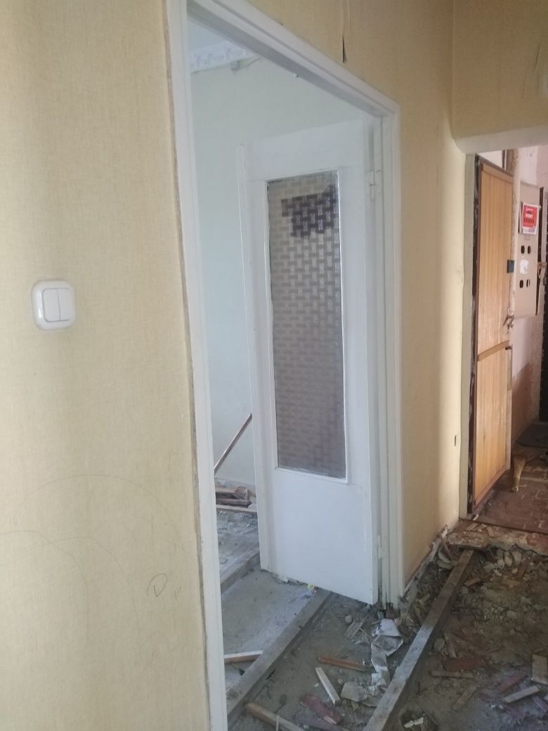 Laga, taxtalar, eshik va gaz plita sotiladi srochno, kelishamiz