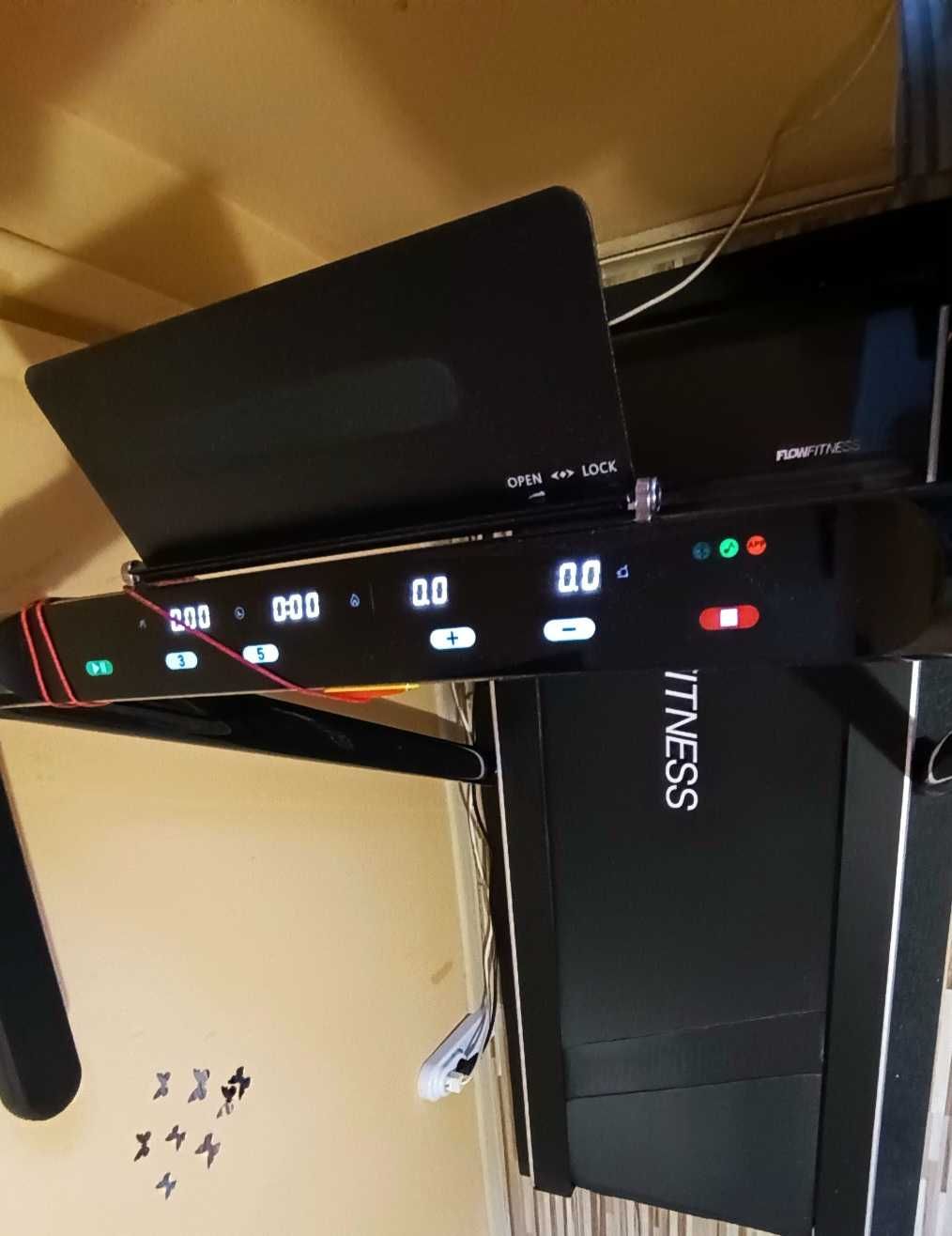 Продавам бягаща пътека FLOW DTM300I.
