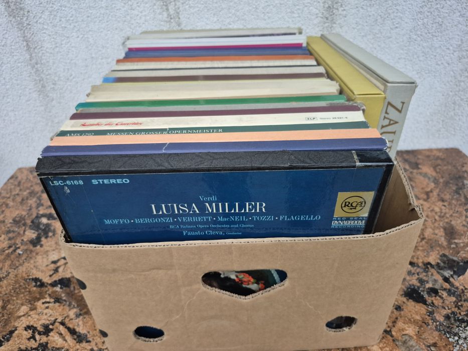 Vând 100 Discuri Vinil muzica clasca mixta pentru pick Artiști celebri