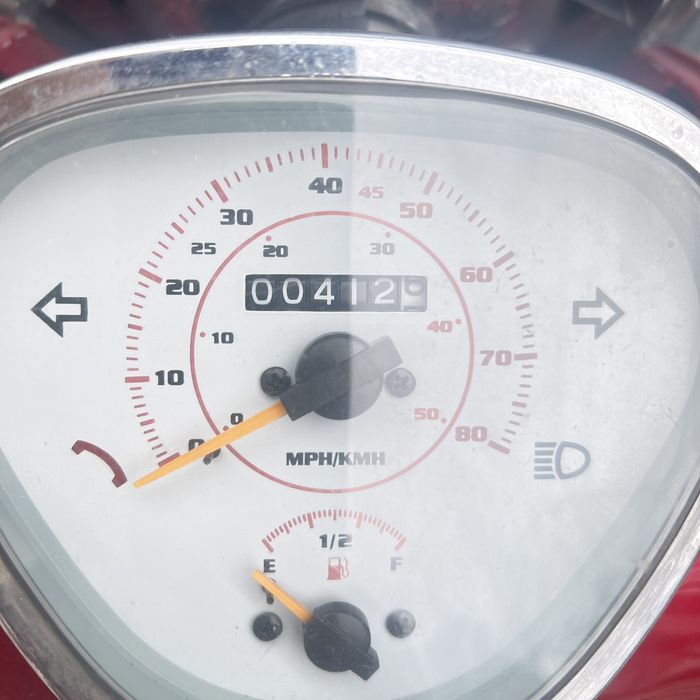 Scuter Pegasso Znen 49 cmc model Vespa doar 412 km