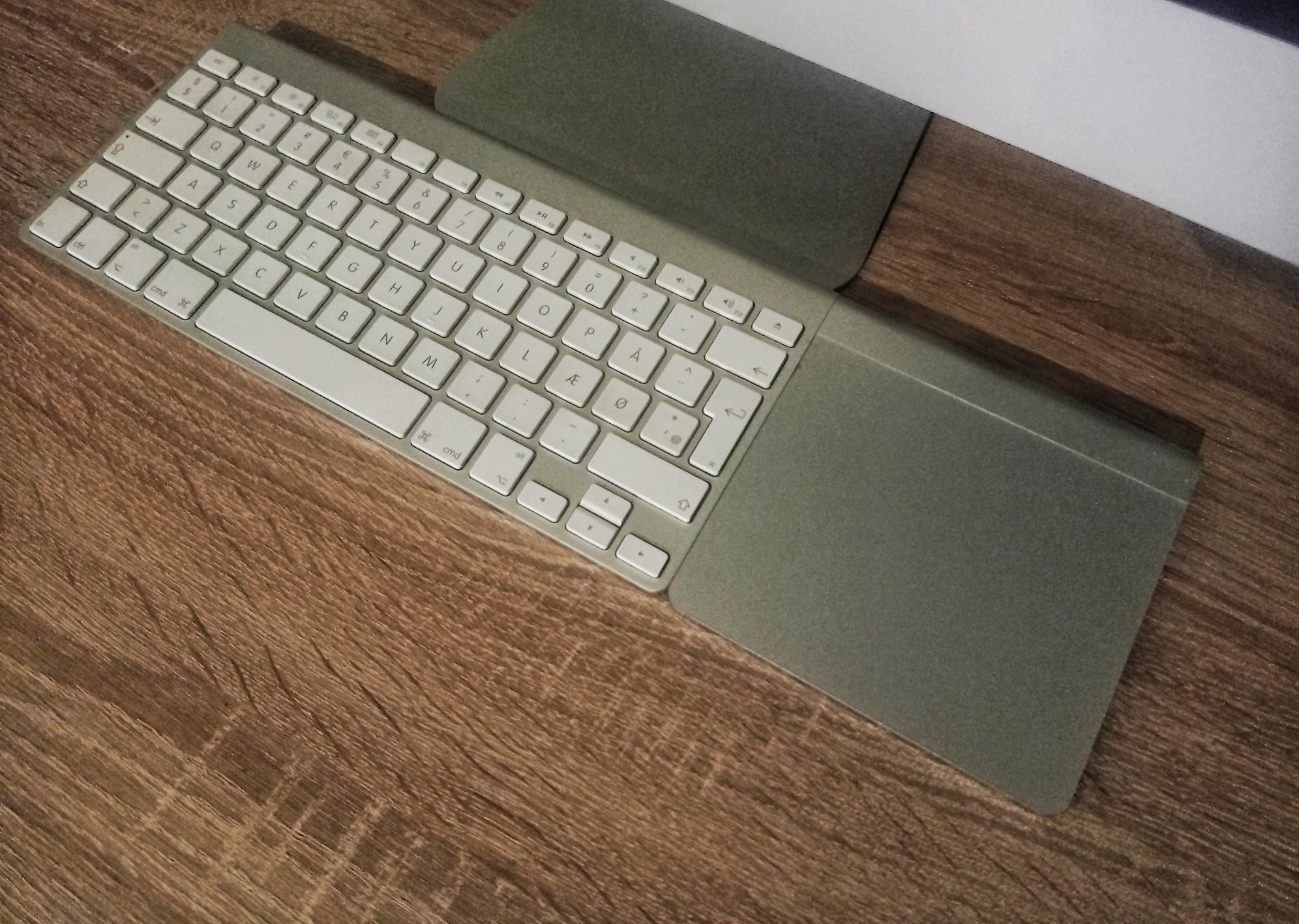 Tastatura BT Apple + Magic Trackpad 1