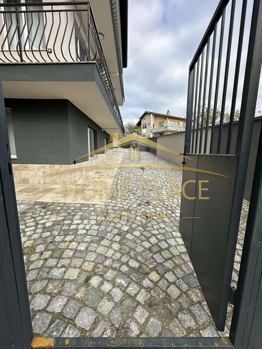 Къща на три етажа в кв.Виница