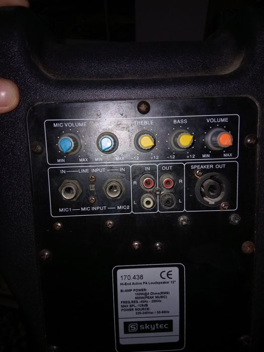 Vand sau schimb cu diferite boxa activa boxa merge foarte bn