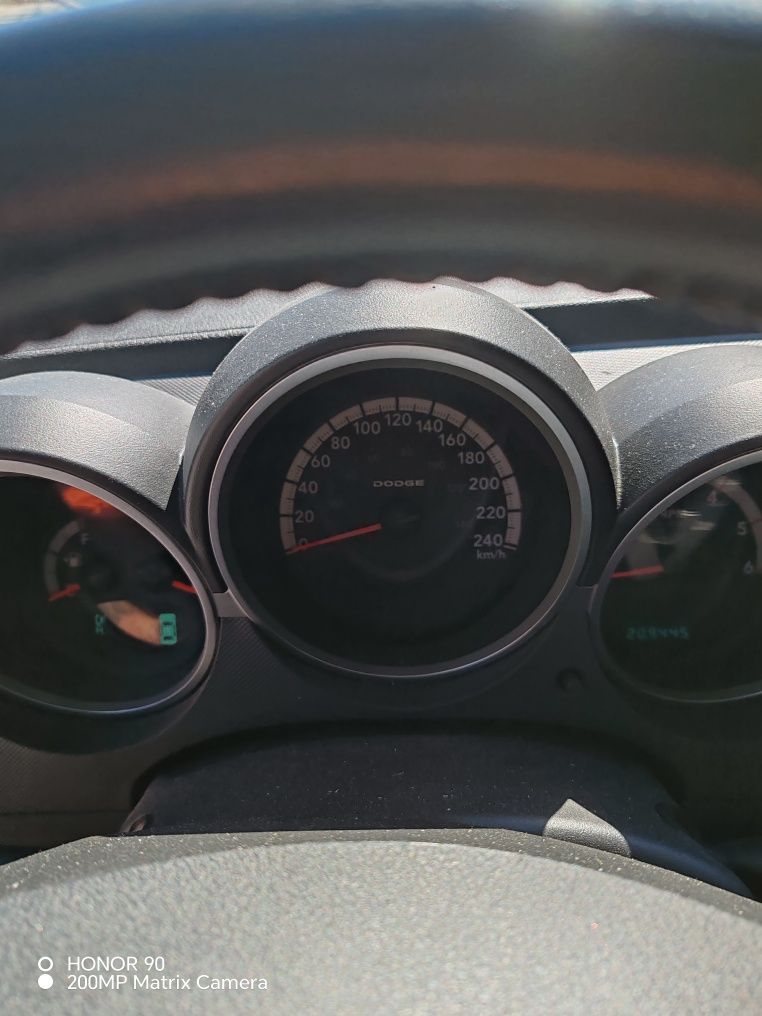 Продавам Dodge Nitro