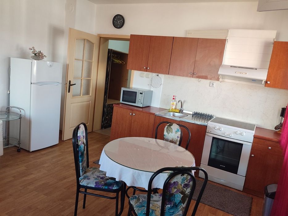 Давам под наем етаж от къща в Асеновград  !