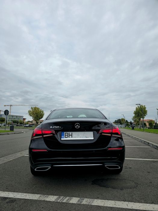 Mercedes-Benz A250e limousine 8G-DCT plug-in hybrid 218 cp Night Black