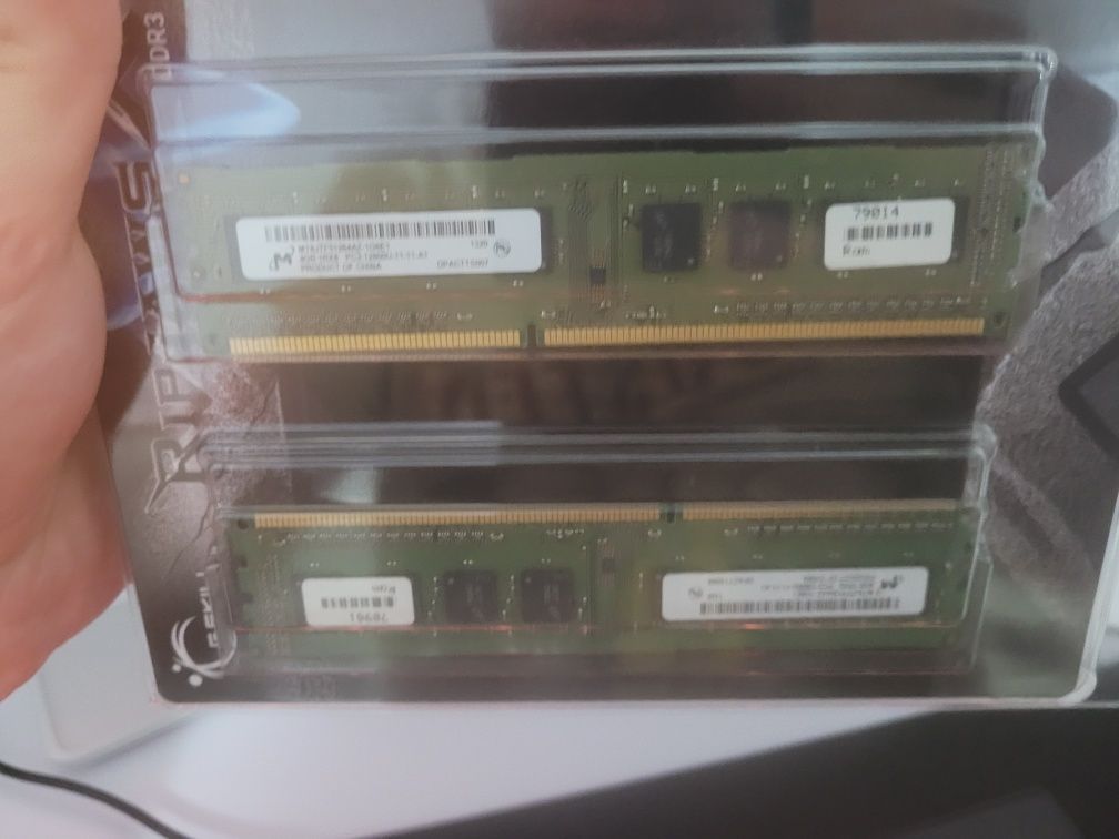 Memorie DDR 3 4 gb RAM