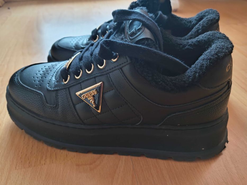 Дамски маратонки на Guess, р.38.