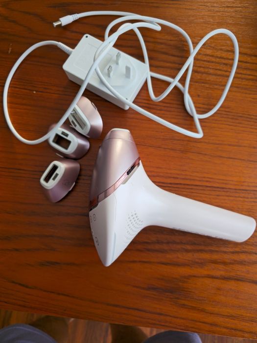 Epilator IPL pentru îndepărtarea părului Seria 9900