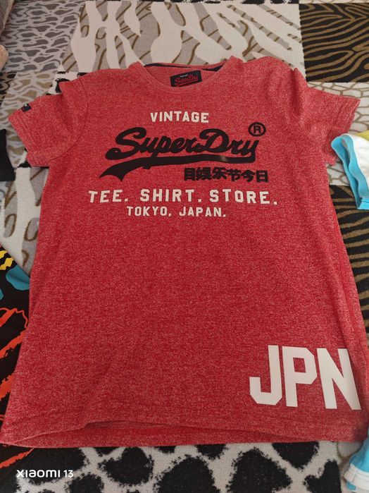 Различни видове марки тениски