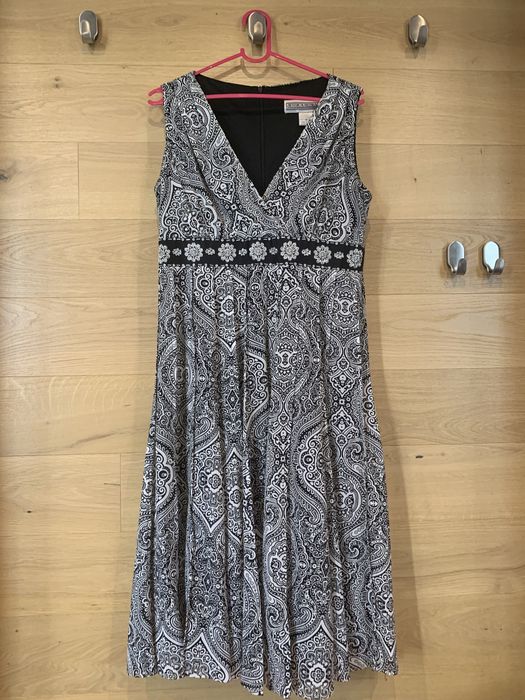 Rochie neagra cu model