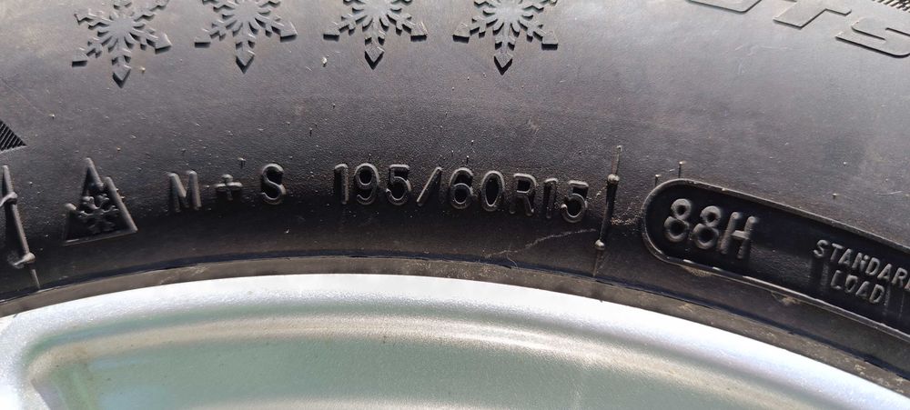 SET jante + anvelope IARNĂ  195/60 R15