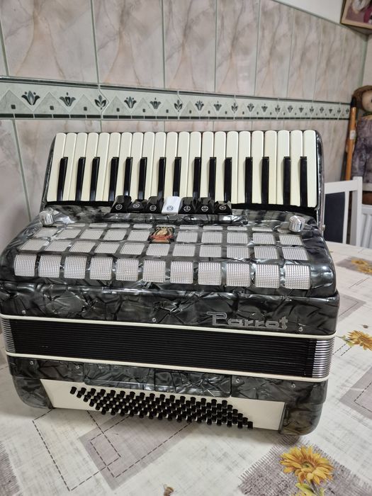 Acordeon Parrot 96 bass stare ca nou
