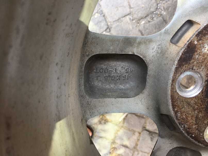 Джанта с гума от Форд Маверик 5x114.3, 15 цола, централен отвор 67.1мм