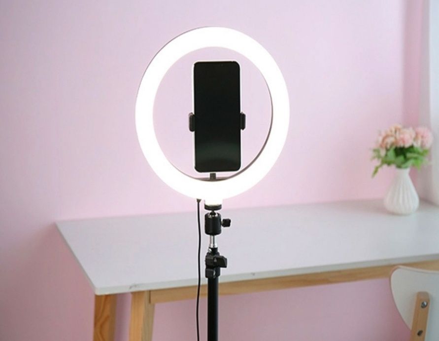 Lampa Circulara Cu 96 de LED-uri si trepied