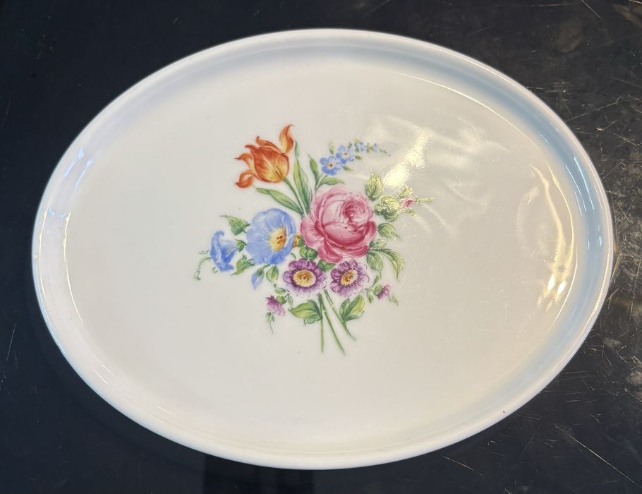 Елепсовидна порцелнова чиния/плато на Fürstenberg