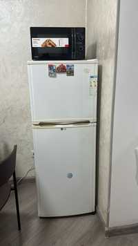 Холодильник LG белая