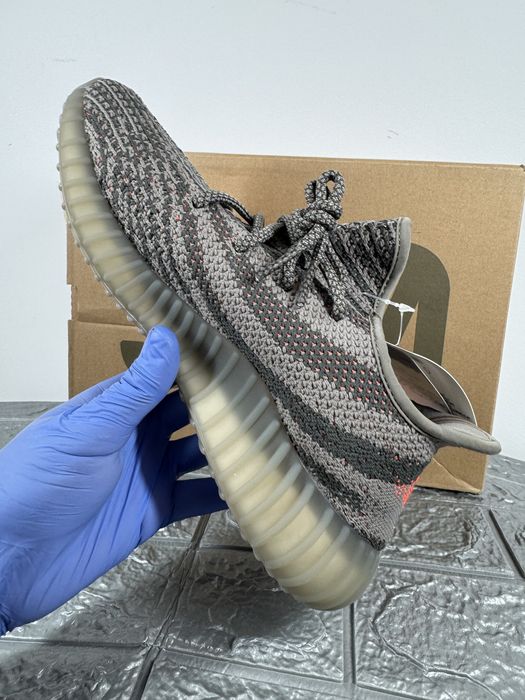 Yeezy boost  350 v2 Beluga Orange
