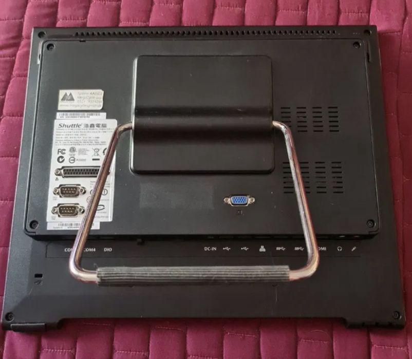 All-in-one calculator incorporat in monitor