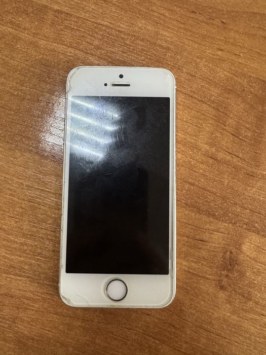Продаю айфон 5s в хорошем состояний