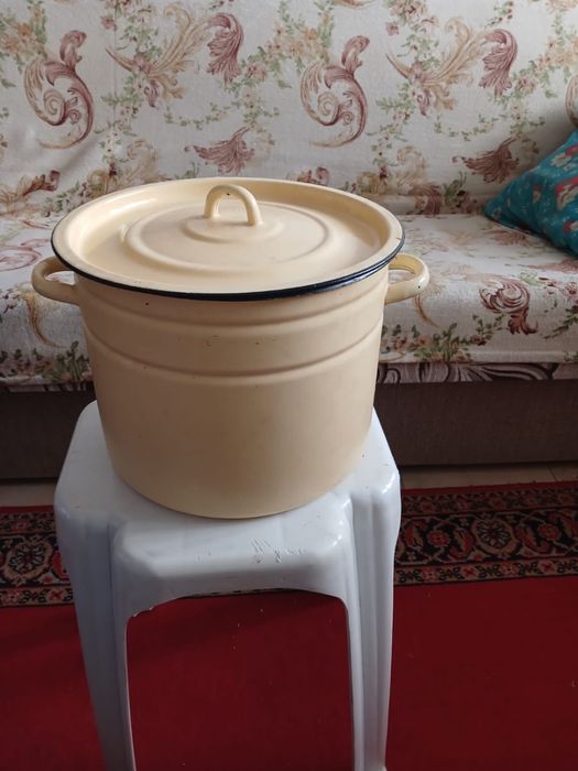 Кастрюля большая /эмалированная/